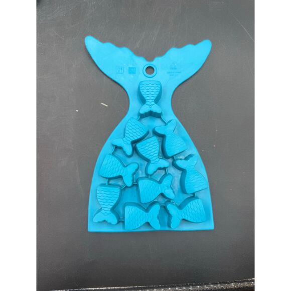 Lot of 3 Aquatic-Shaped Candy Trays – Silicone (Used) - Picture 2 of 7